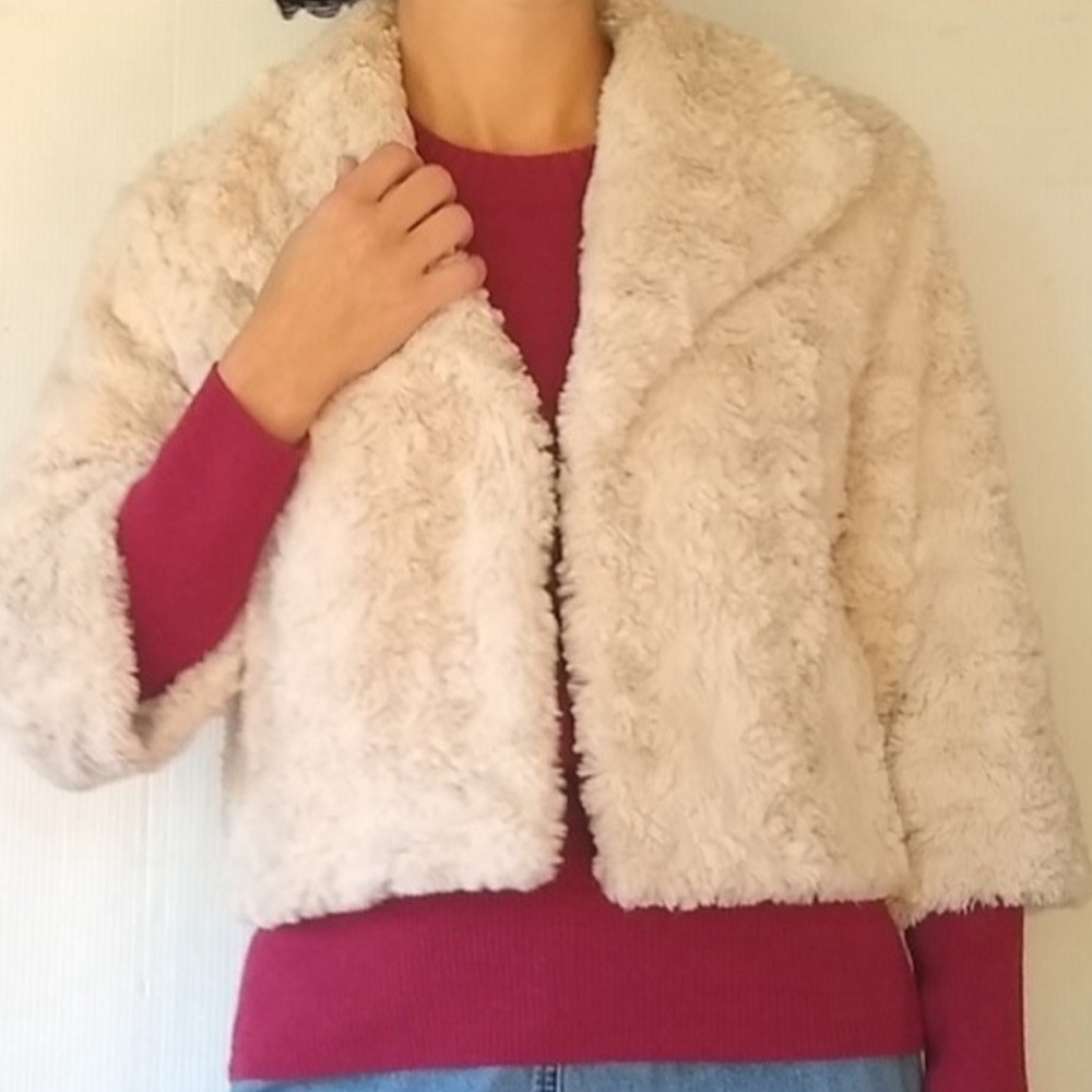 Jennifer Lopez Women’s Cream Faux Cropped Jacket - Size Large (EUC) - Picture 2 of 11